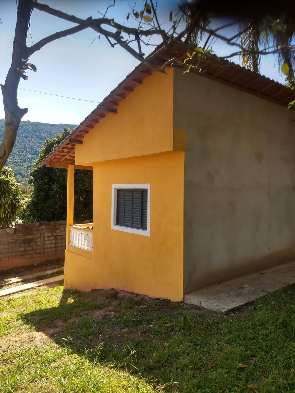 Terreno à venda com 1 quarto, 1040m² - Foto 1