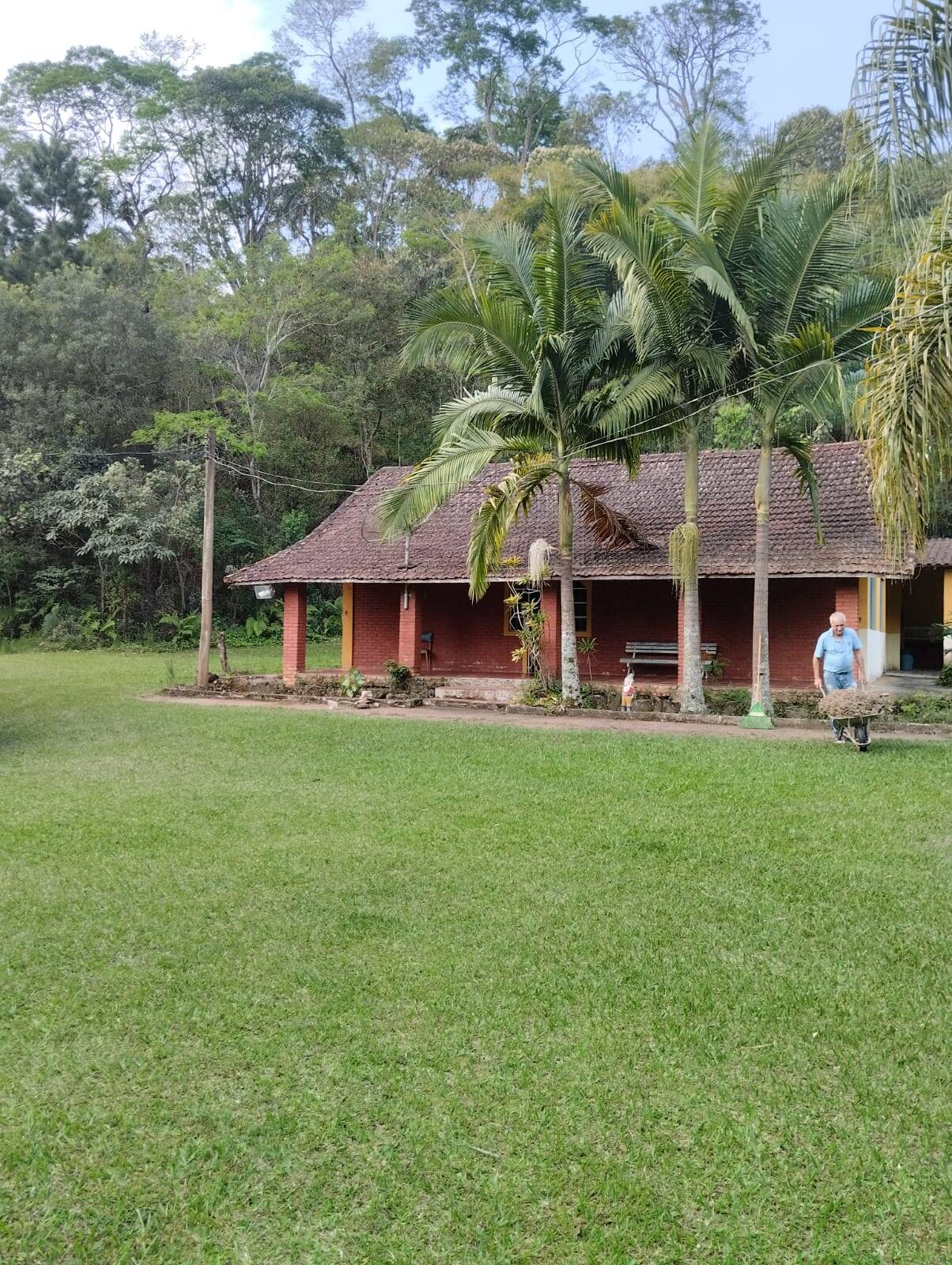 Fazenda à venda com 5 quartos, 2m² - Foto 1