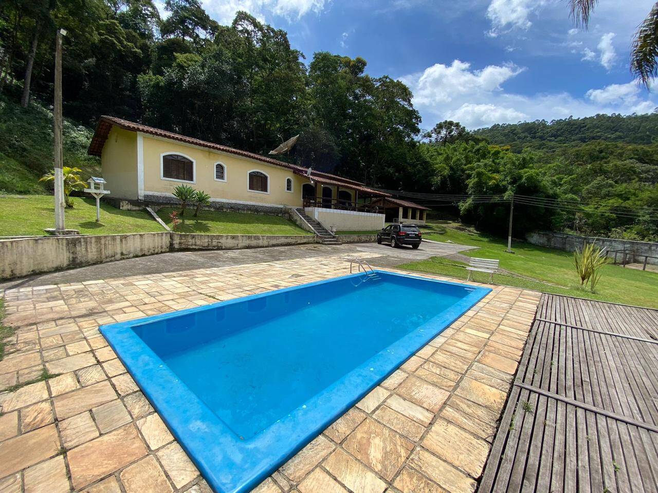 Fazenda à venda com 5 quartos, 24000m² - Foto 1