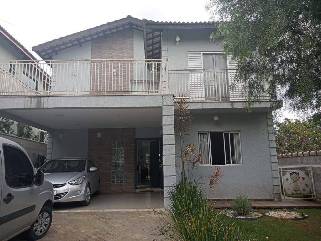 Casa à venda com 3 quartos, 264m² - Foto 1